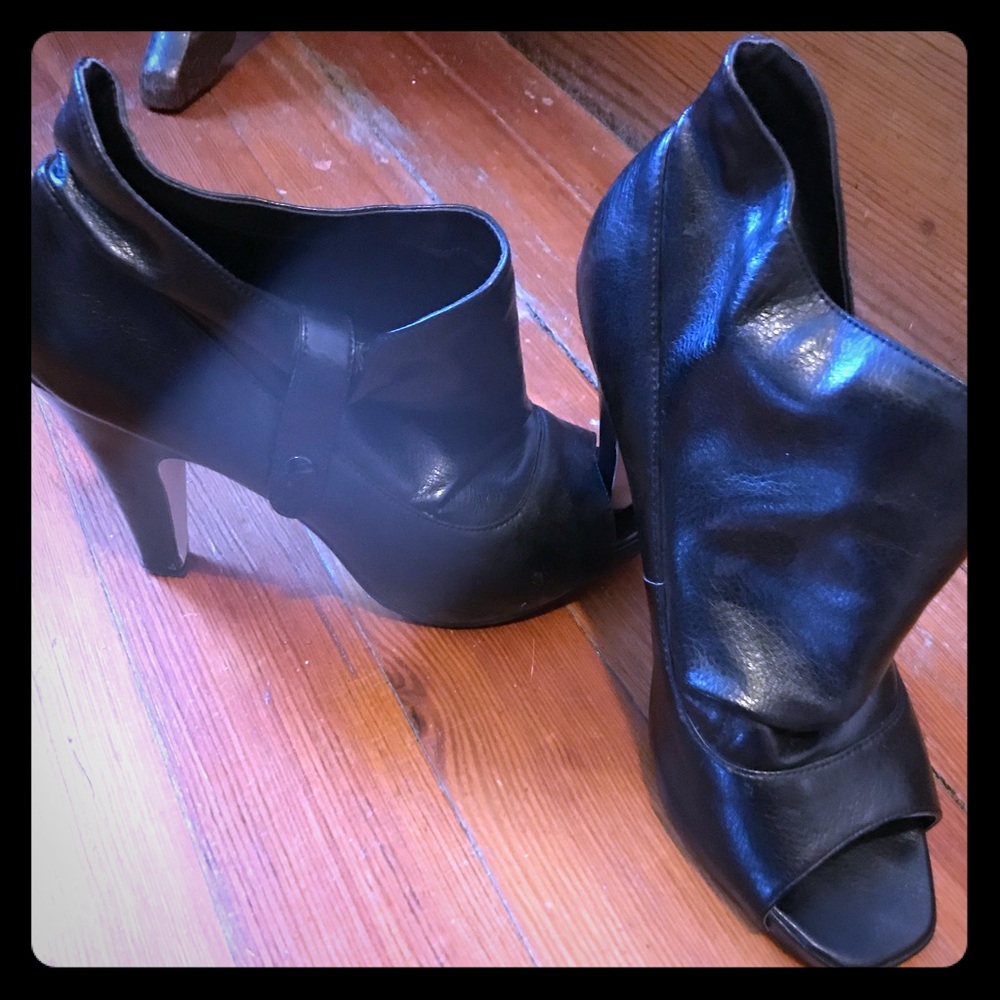 Open toe black heeled 1/2 booties 4inch heel